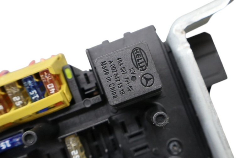 Load image into Gallery viewer, 10-18 Mercedes W218 CLS550 E350 E400 Rear SAM Fuse Box Relay Control Oem