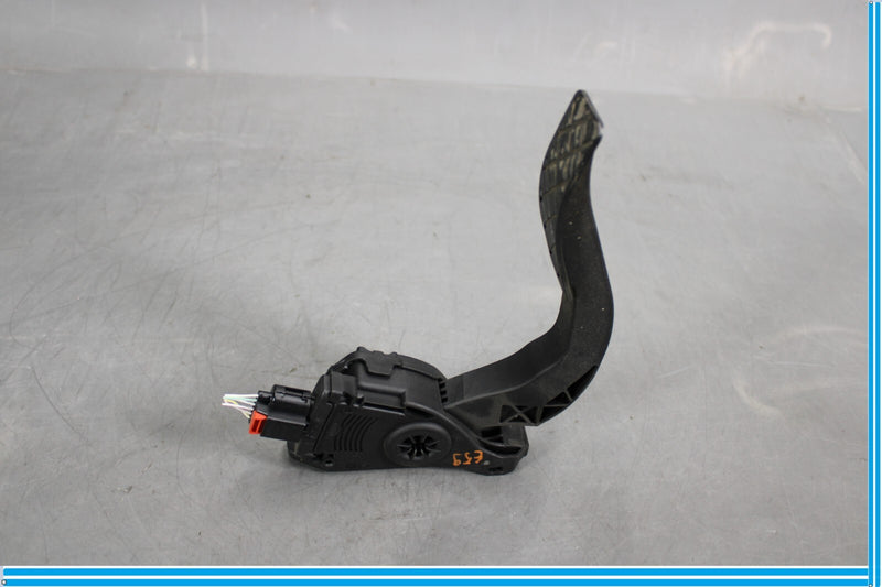 Load image into Gallery viewer, 11-17 Audi A8 Quattro Front Gas Accelerator Throttle Pedal Oem