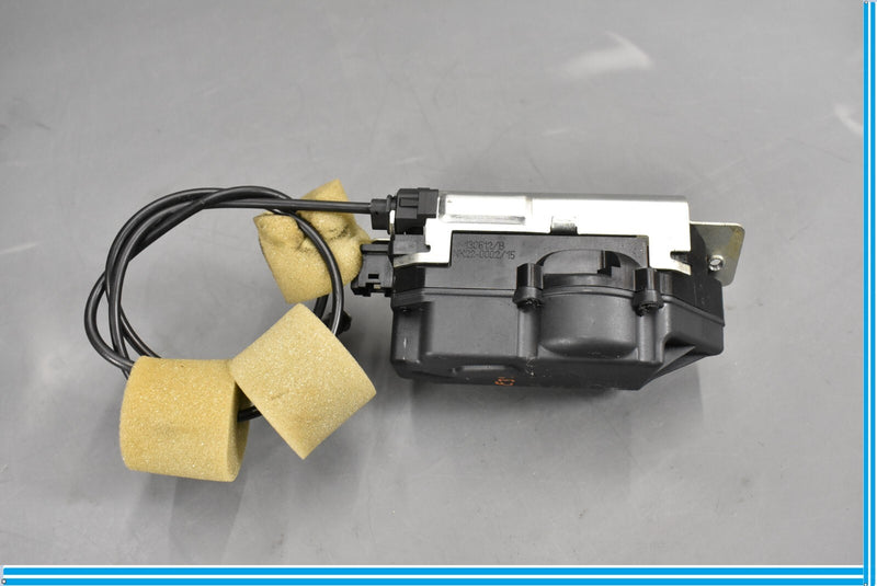 Load image into Gallery viewer, 06-12 Mercedes W164 GL450 GL550 Rear Trunk Tailgate Hatch Lock Actuator Oem
