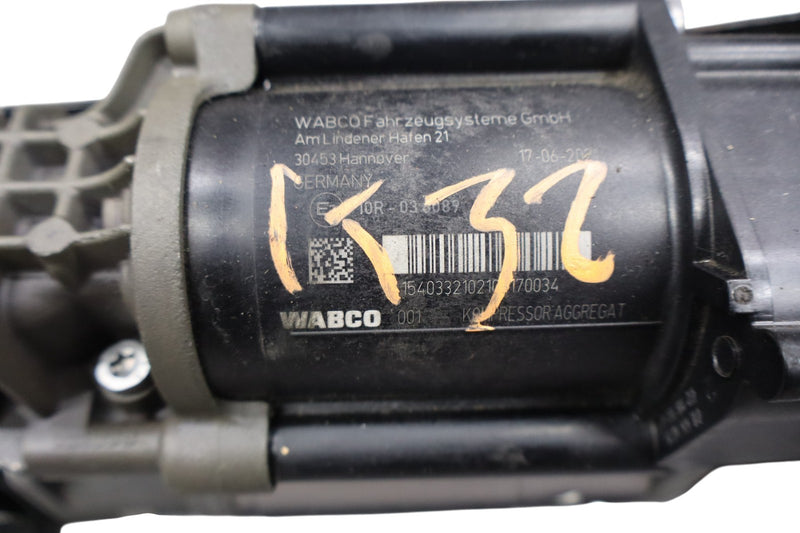 Load image into Gallery viewer, 09-17 BMW 528i 535i GT Air Ride Suspension Air Compressor Pump Assembly Oem