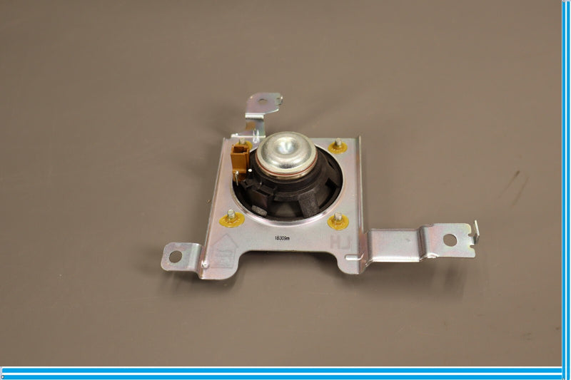 Load image into Gallery viewer, 11-17 Infiniti QX56 QX80 Rear Left Driver Side Door Audio Bose Speaker Oem