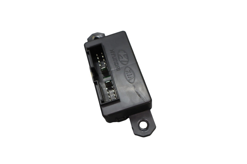 Load image into Gallery viewer, 11–16 Hyundai Equus Rear Seat Power Relay Control Module Unit 895973N000 Oem