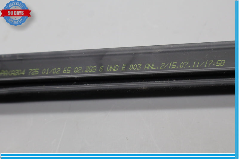 Load image into Gallery viewer, 08-14 Mercedes W204 C350 Front Right Side Door Window Glass Rubber Seal Oem