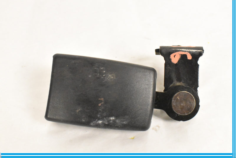 Load image into Gallery viewer, BMW E70 E71 X5 X6 REAR LEFT/RIGHT LOWER SEAT BELT BUCKLE RECEIVER LATCH OEM