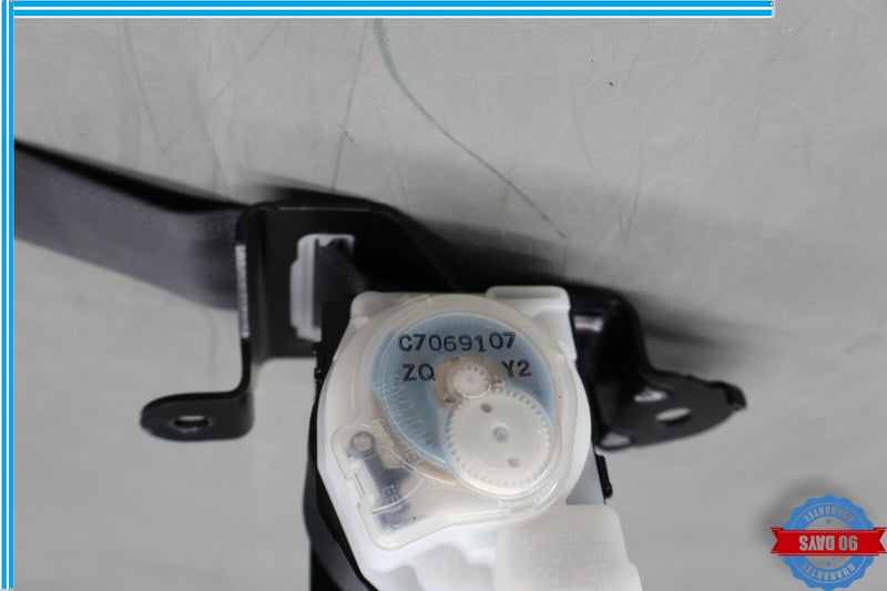 Load image into Gallery viewer, 07-12 Lexus LS460 LS460L XF40 Rear Centre Middle Seat Belt Retractor Oem