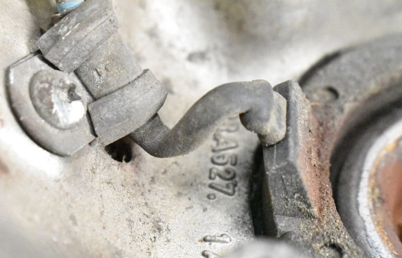 Load image into Gallery viewer, 13-21 Maserati Quattroporte Rear Right Side Spindle Knuckle Hub 242607 OEM