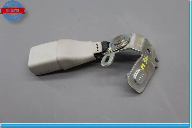 Load image into Gallery viewer, 07-12 Lexus LS460 Rear Left Or Right Side Center Seat Belt Buckle 1046971 Oem