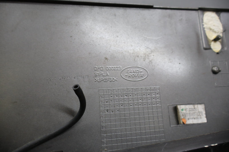 Load image into Gallery viewer, 06-09 Range Rover Sport HSE Rear Trunk Light Lift Gate Spoiler DFD0000223 Oem