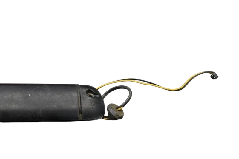 Load image into Gallery viewer, 03-09 Hummer H2 Rear High Mounted Third 3rd Brake Stop Light Lamp Oem