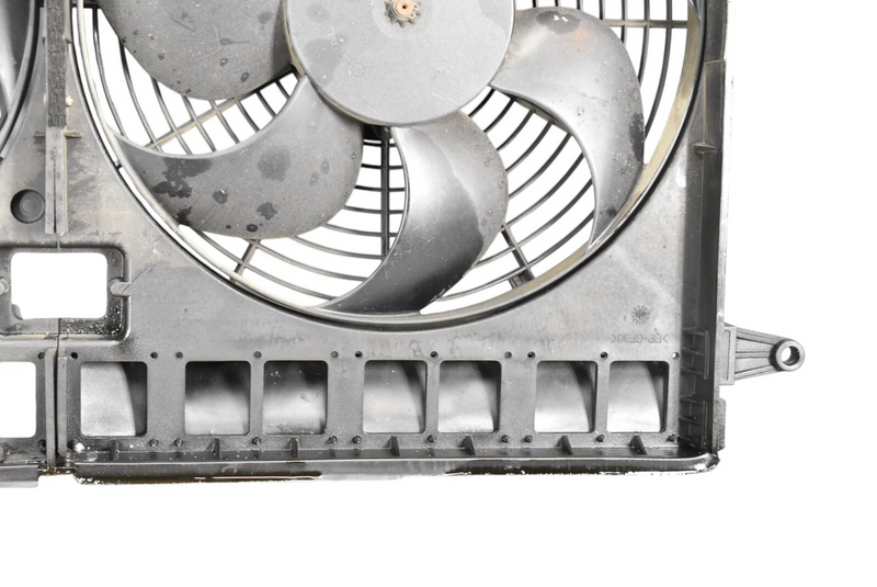 Load image into Gallery viewer, 05-08 Maserati Quattroporte M139 Engine Radiator Cooling Fan Motor Assembly Oem