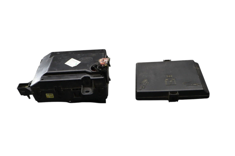 Load image into Gallery viewer, 14-18 Maserati Ghibli M157 Engine Fuse Box Battery Relay Assembly Oem