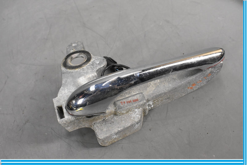 Load image into Gallery viewer, 05-08 Maserati Quattroporte M139 Front Left Side Exterior Door Lock Handle Oem