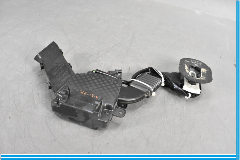 Load image into Gallery viewer, 10-19 Jaguar XJ XJL X351 Rear Right Side Upper Seat Heating Cooling Fan Oem