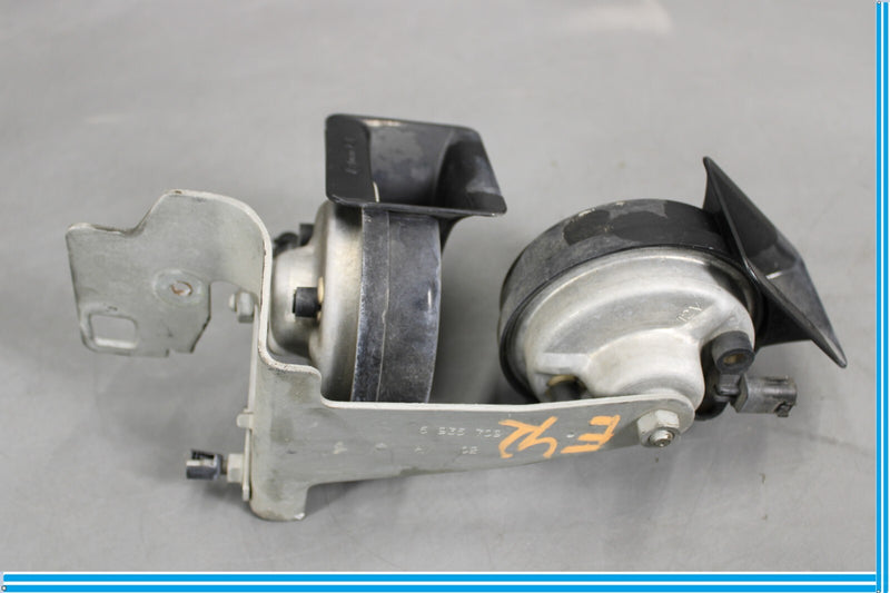 Load image into Gallery viewer, 04-10 BMW 645Ci 650i Low & High Pitch Horn Set W/Bracket 6935709 Oem