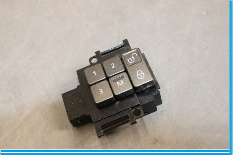 Load image into Gallery viewer, 10-13 Land Rover Range Rover Sport Front Left Side Door Handle Switch Oem