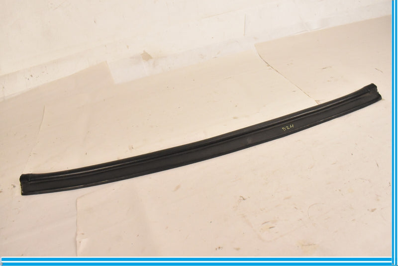 Load image into Gallery viewer, 09-15 BMW 750Li 750i F01 F02 Front Lower Door Weather strip Seal Black Oem