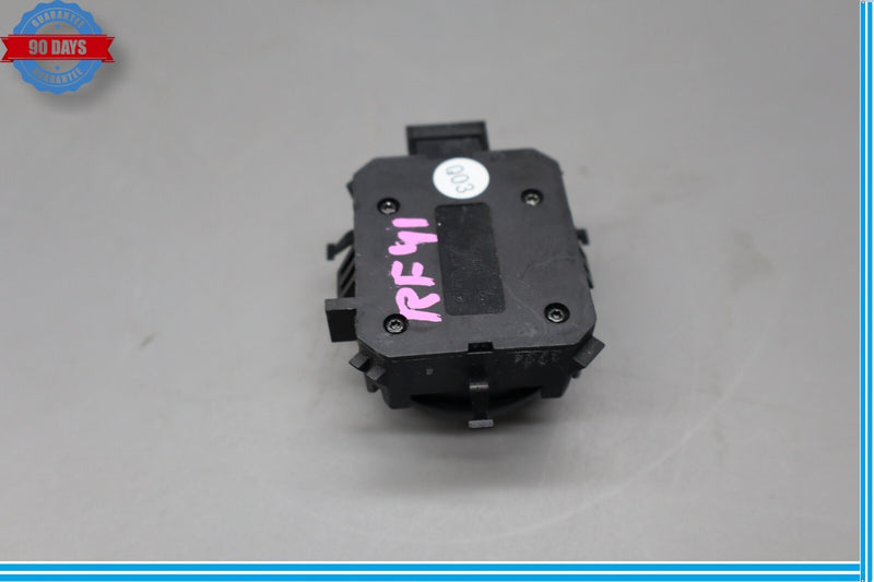 Load image into Gallery viewer, 06-12 Mercedes X164 GL450 ML500 Front Right Seat Lumbar Switch 2048702658 Oem