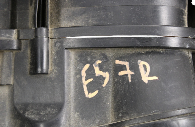 Load image into Gallery viewer, 03-13 Bentley Continental Flying Spur GTC Right Side Air Cleaner Filter Box Oem