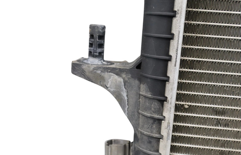 Load image into Gallery viewer, 07-09 Audi Q7 Quattro 4L Engine Cooling Coolant Radiator Cooler Condenser Oem