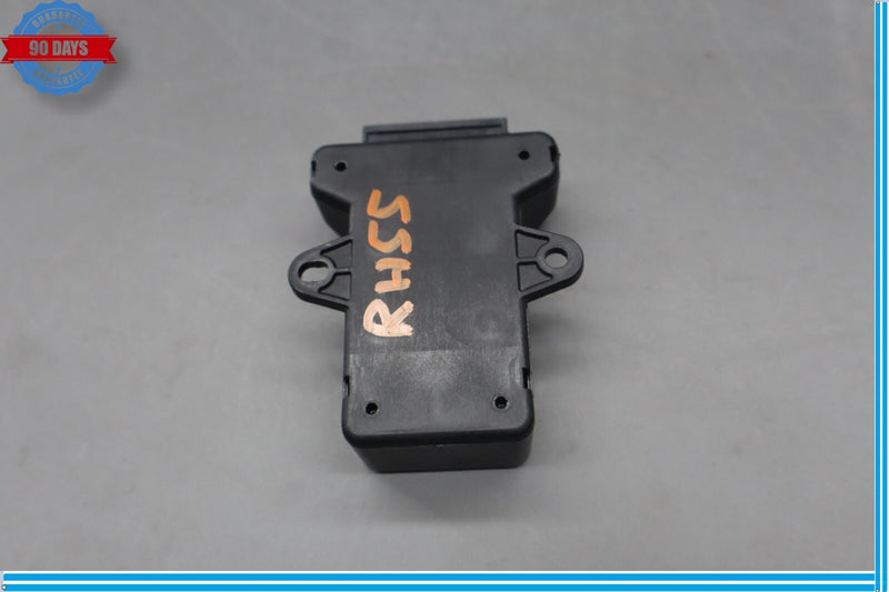 Load image into Gallery viewer, 15-19 Hyundai Genesis Front Right Side Seat Heater Control Unit Oem