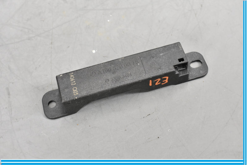 Load image into Gallery viewer, 13-16 Mercedes GL450 X166 Rear Right Keyless Entry Antenna Receiver Module Oem