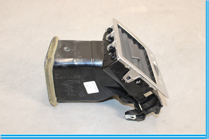 Load image into Gallery viewer, 10-13 Land Rover Range Rover Sport Right Dashboard Air Vent Passenger Oem