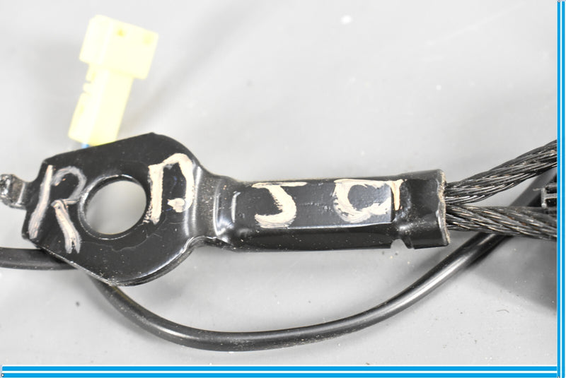 Load image into Gallery viewer, 08-14 Mercedes C300 C350 W204 Front Right Seat Belt Retractor Black Oem