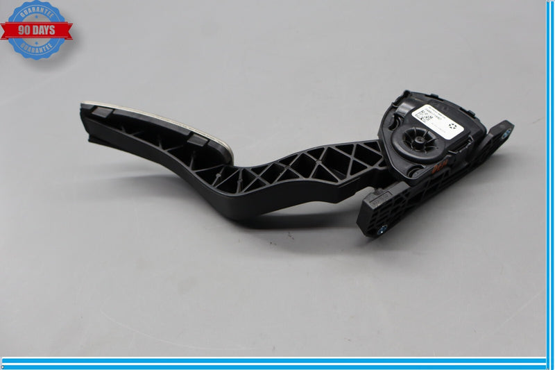 Load image into Gallery viewer, 14-21 Maserati Quattroporte Gas Throttle Accelerator Pedal 04861716AD Oem