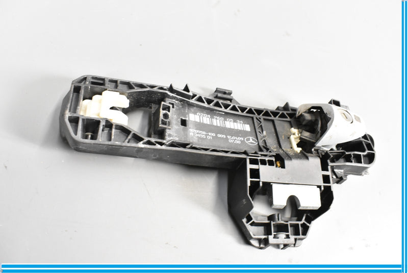 Load image into Gallery viewer, 08-11 Mercedes C300 C350 W204 Front Left Driver Door Handle Bracket Oem