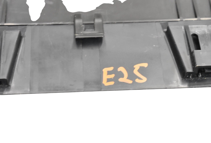 Load image into Gallery viewer, 14-17 Maserati Ghibli Engine Bay Fuse Power Block Junction Box 670008595 Oem