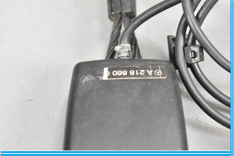 Load image into Gallery viewer, 12-18 Mercedes CLS550 W218 Front Right Passenger Side Seat Belt Buckle Oem
