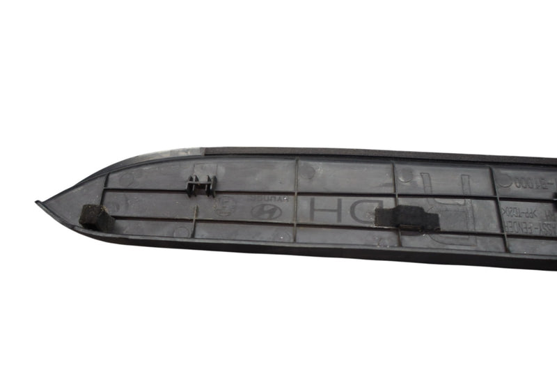 Load image into Gallery viewer, 15-20 Hyundai Genesis Front Right Side Fender Seal Trim Ledge Cover Oem