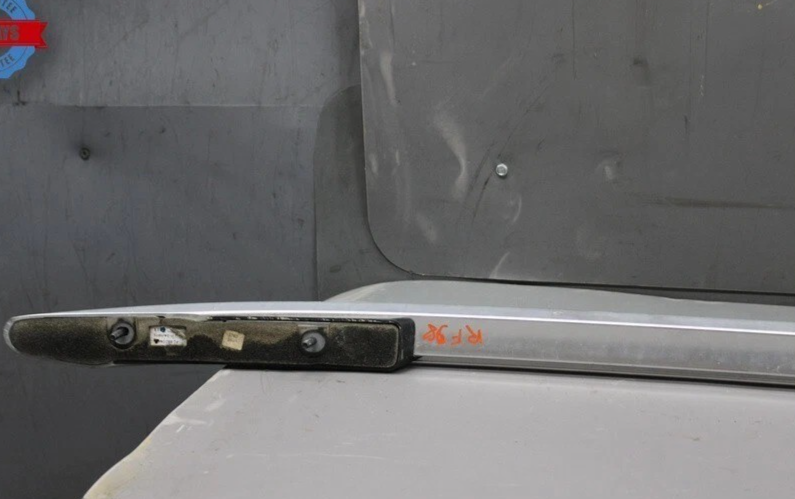 Load image into Gallery viewer, 11-17 Volkswagen Touareg Right Side Roof Rail Rack Luggage Carrier Molding Oem
