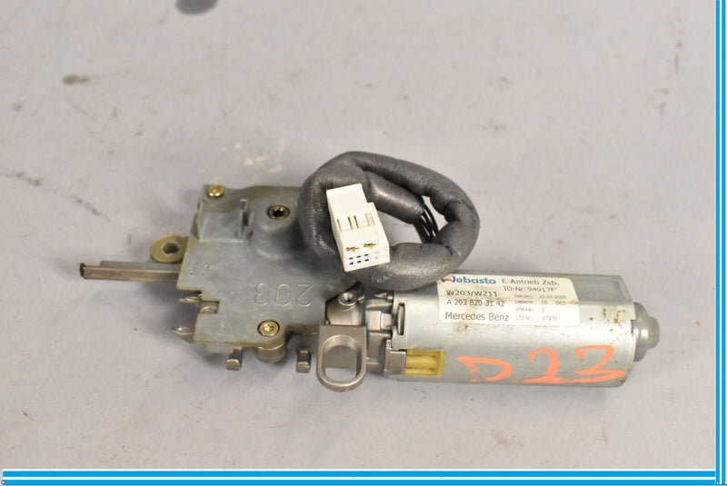 Load image into Gallery viewer, 01-11 Mercedes E320 C240 CLS550 CLS55 AMG W219 Sunroof Moonroof Window Motor Oem