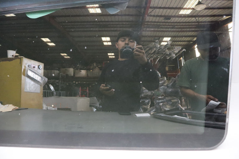 Load image into Gallery viewer, 07-13 Mercedes S400 S550 W221 Top Upper Sunroof Sun Roof Glass 2217800421 Oem