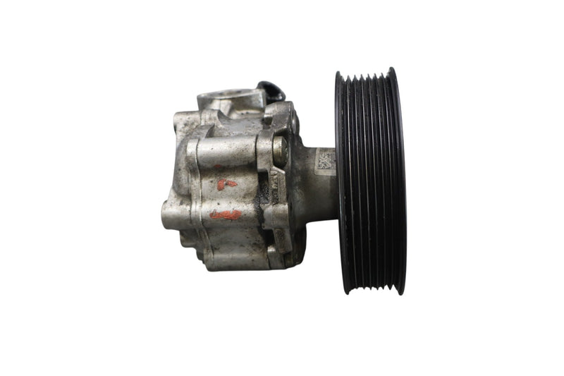 Load image into Gallery viewer, 11-18 Porsche Cayenne 958 Engine Power Steering Pump W/ Pulley 7P0422154A Oem