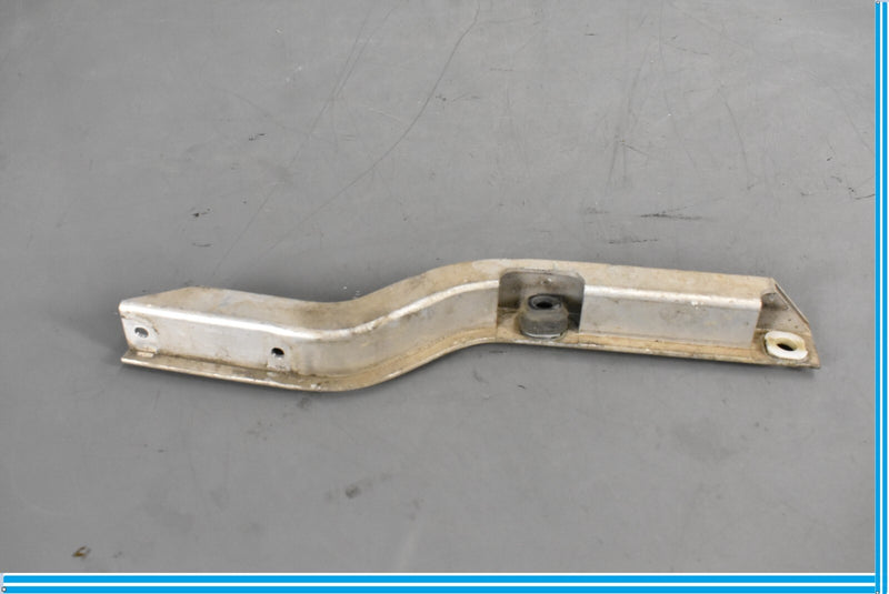 Load image into Gallery viewer, 09-15 BMW 750i 750Li Front Right Passenger Side Oil Cooler Brace Bracket Oem