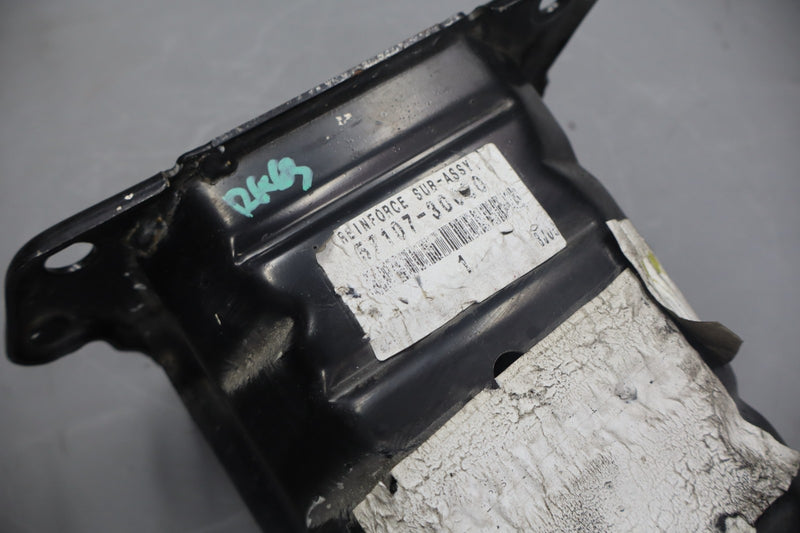 Load image into Gallery viewer, 06-11 Lexus GS300 GS350 GS450H Front Right Bumper Reinforce Sub Assembly Oem