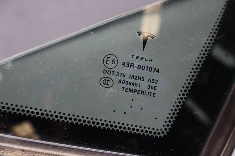Load image into Gallery viewer, 12-20 Tesla Model S Front Left Driver Side Door Window Quarter Glass Oem