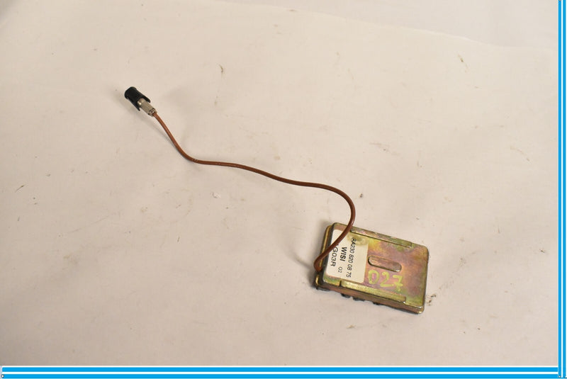 Load image into Gallery viewer, 03-12 Mercedes SL500 SL550 R230 Front Windshield Antenna AMP Module Oem