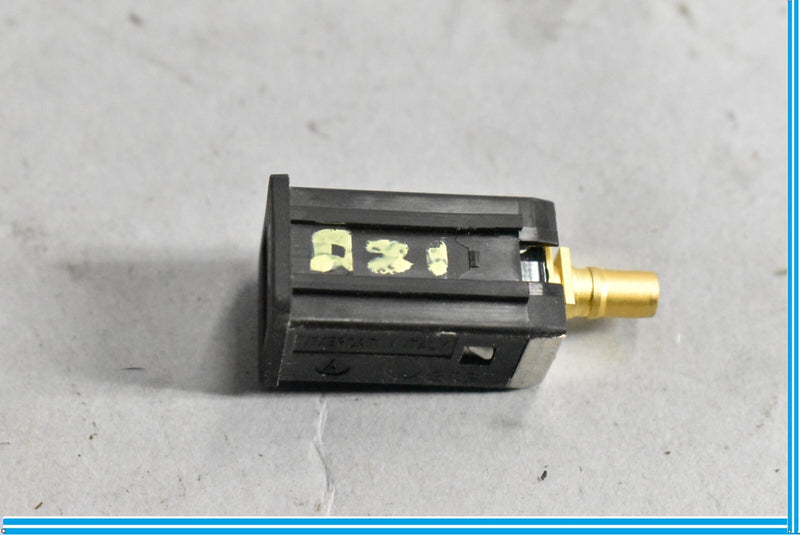 Load image into Gallery viewer, 09-15 BMW 750i 750Li F01 F02 USB Socket Input Receiver 9167196 Oem