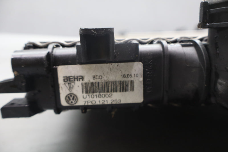 Load image into Gallery viewer, 11-17 Volkswagen Touareg Engine Water Cooling Radiator Assembly 7P0121253 Oem