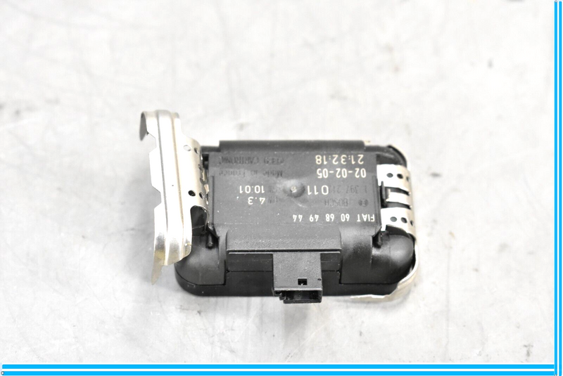 Load image into Gallery viewer, 03-12 Maserati Quattroporte M139 Windshield Rain & Light Sensor 1397212 Oem
