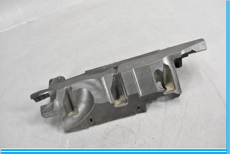 Load image into Gallery viewer, 12-18 Mercedes E350 CLS550 Engine Right Passenger Side Air Cleaner Insulator Oem