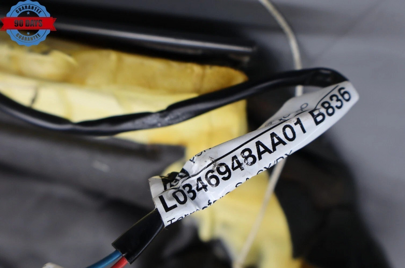 Load image into Gallery viewer, 14-17 Maserati Quattroporte M156 Front Right Top Upper Seat Cushion Black Oem