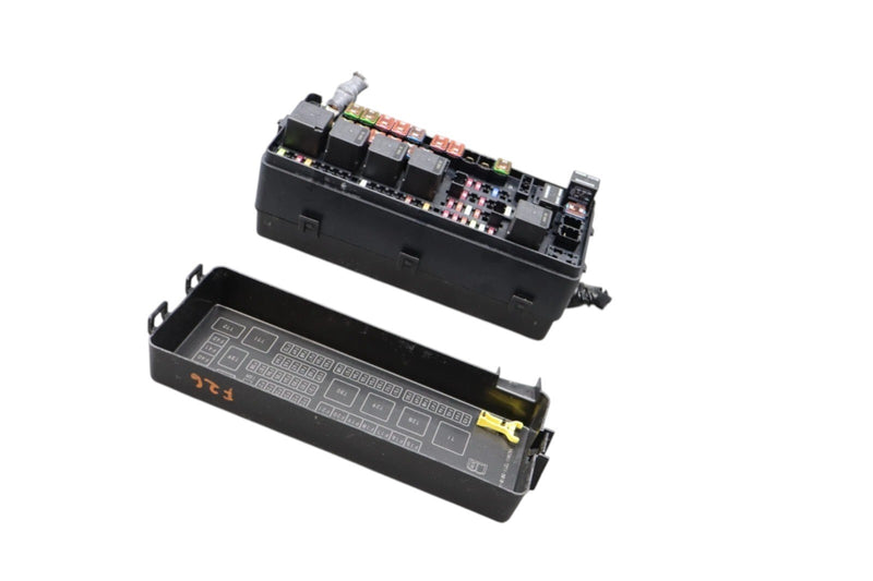Load image into Gallery viewer, 14-17 Maserati Ghibli S Rear Fuse Relay Box W/ Cover 670030497 OEM