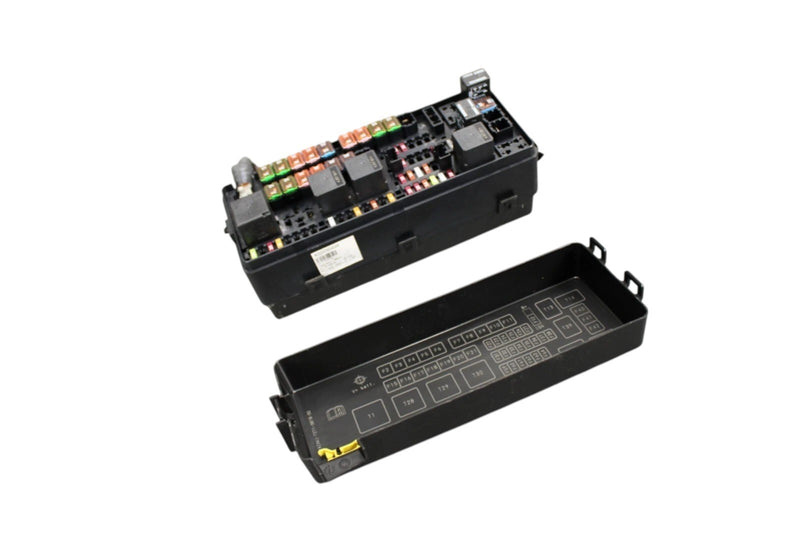 Load image into Gallery viewer, 14-17 Maserati Ghibli Power Distribution Fuse Relay Junction Box 670008649 Oem