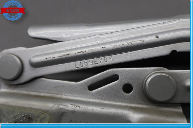 Load image into Gallery viewer, 06-13 Mercedes GL450 ML500 Front Left Driver Side Hood Bonnet Hinge Bracket Oem