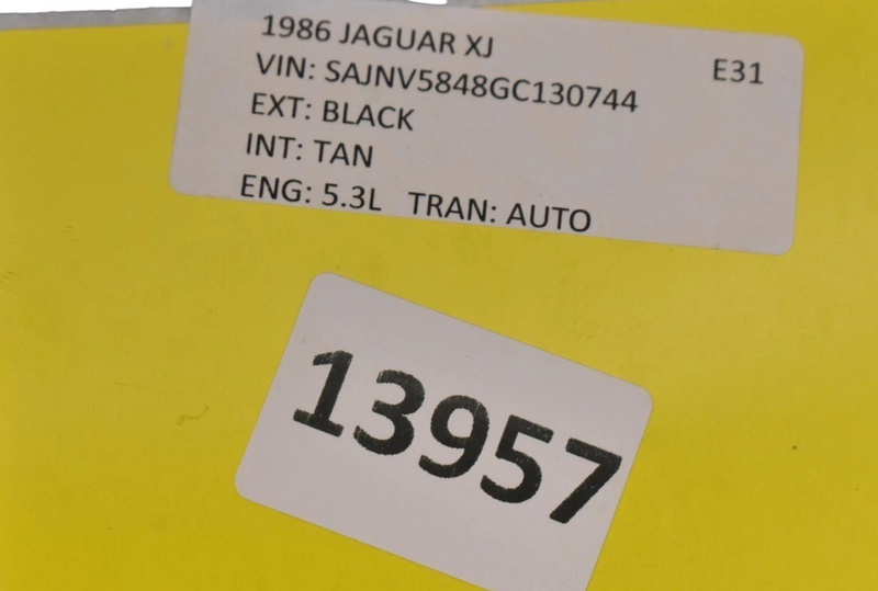 Load image into Gallery viewer, 84-91 Jaguar XJS Front Left Driver Side Door Quarter Window Glass BD440941 Oem