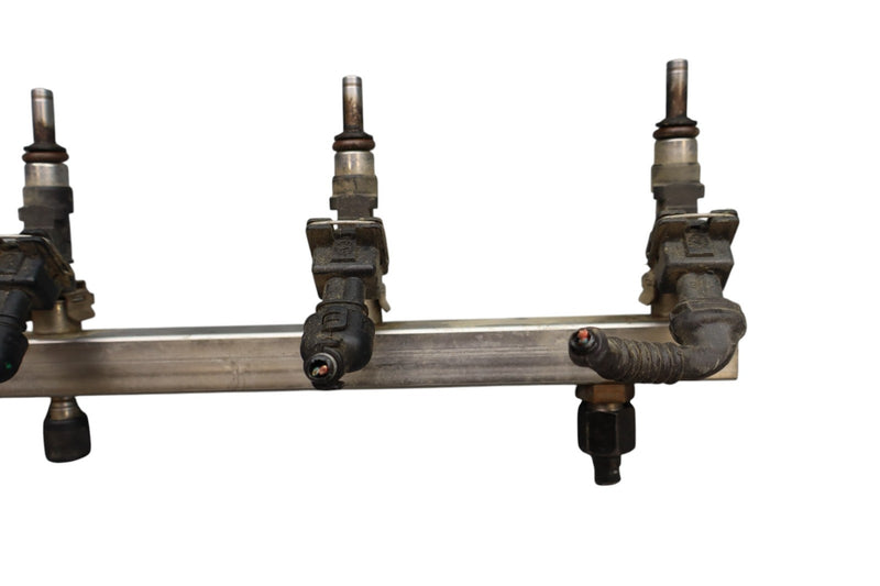 Load image into Gallery viewer, 03-19 Maserati Quattroporte M139 Left Side Fuel Injector Rail With Injector Oem